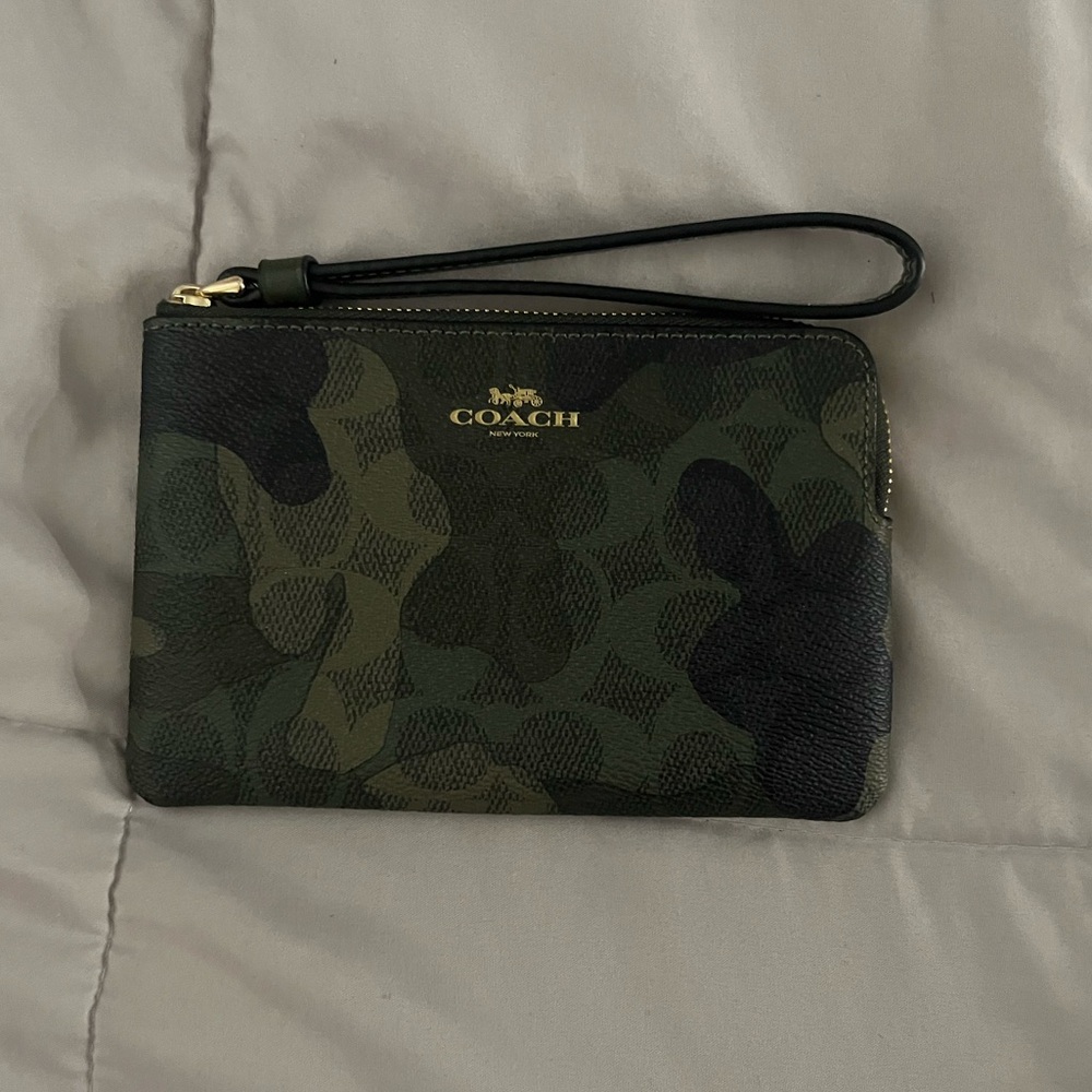 Coach Outlet Women’s Wristlet in Camo Print